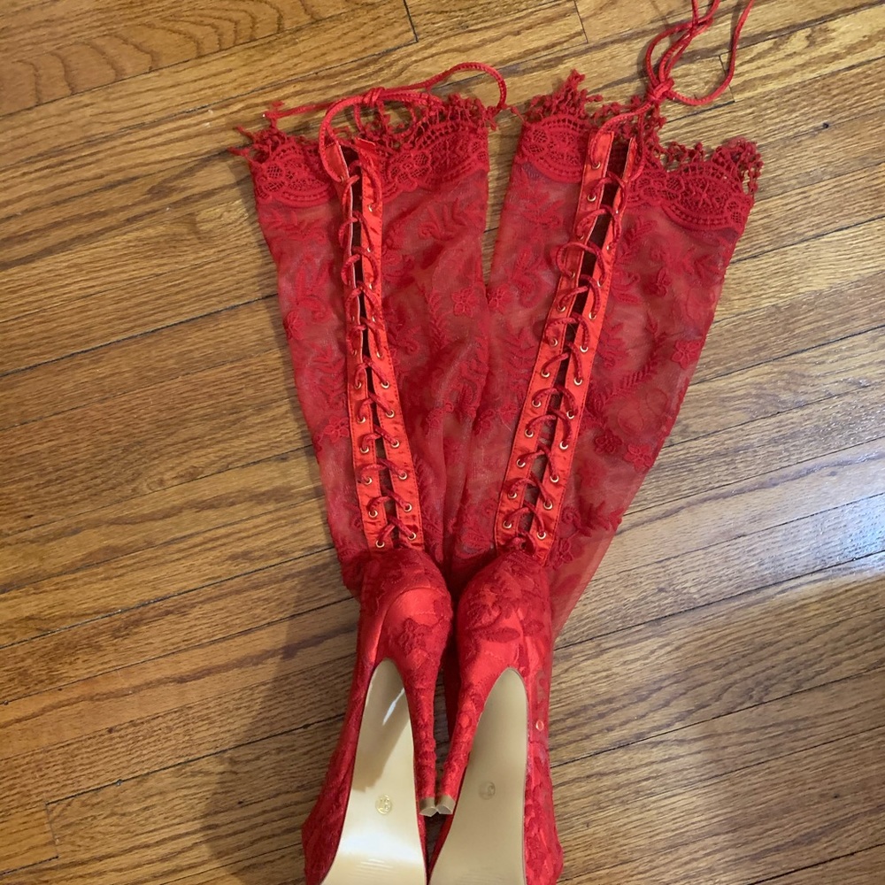 Red high heels - Picture 2 of 4